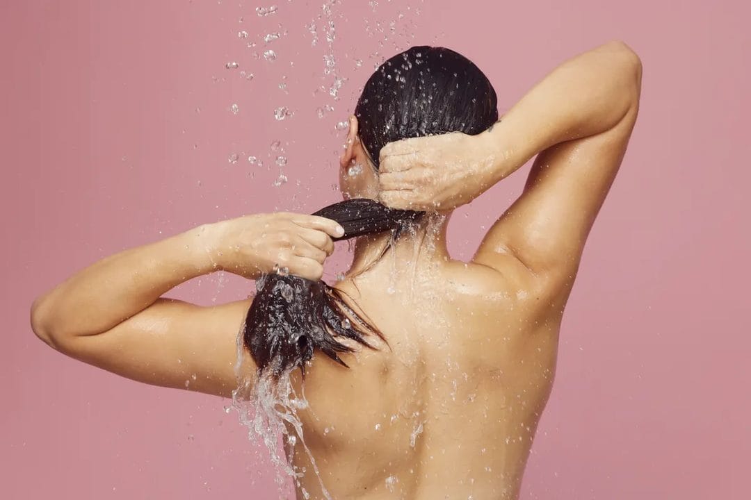 Hair Porosity: What the Viral Water Test Gets Wrong (and What Actually Predicts It)