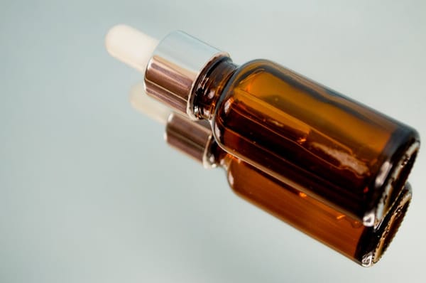 Salicylic Acid: The One AHA-Adjacent Acid for Pores